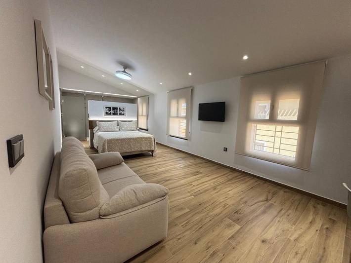 Apartamento para 4 personas, con Jacuzzi y Terraza además de Jardín y Piscina en Mula 