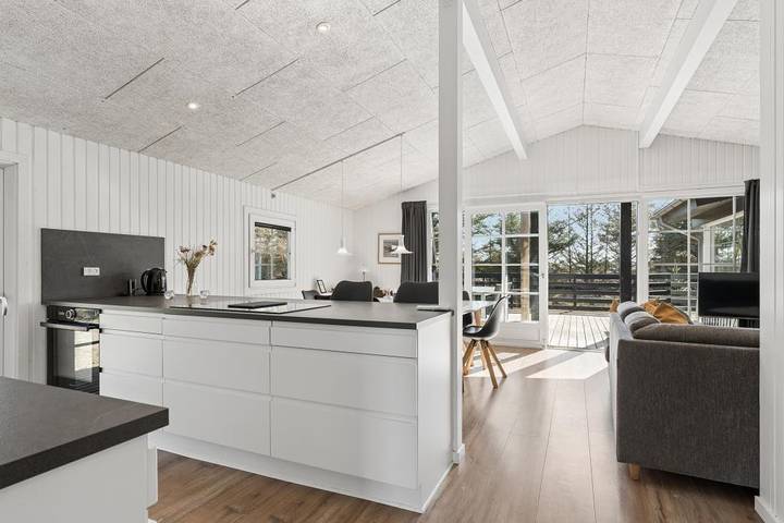 Schönes Ferienhaus mit Pool – nur 300 m von der Nordsee in Ringkøbing, Holmsland Klit