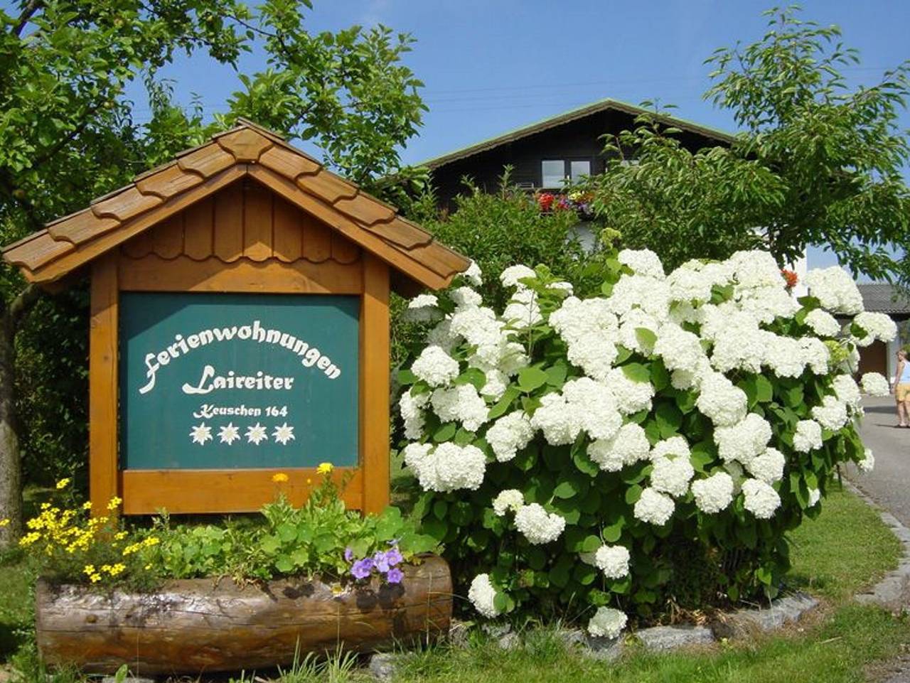 Ganze Ferienwohnung, Anna Laireiter - Falkenwohnung mit Balkon, sehr gemütlich ! in Sankt Lorenz, Mondsee & Irrsee