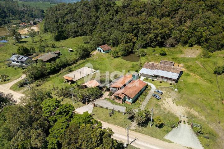 Hôtel pour 3 personnes, avec balcon et jardin