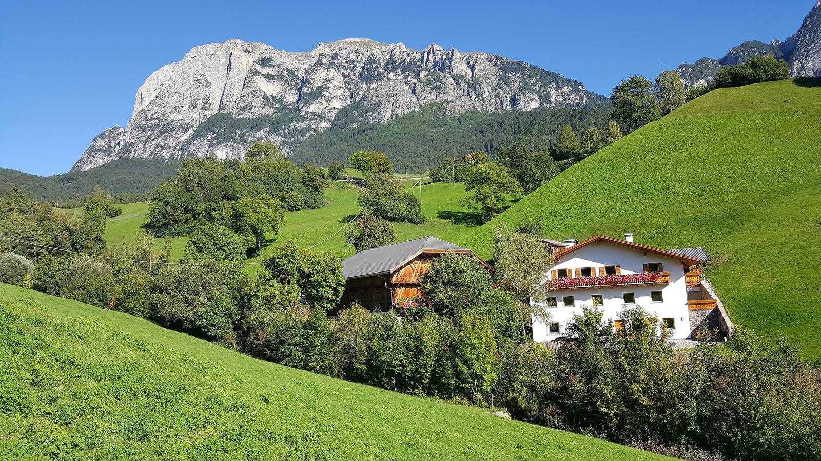 Entire apartment, Apartment 'Schlern' with Mountain View, Private Terrace and Wi-Fi in Ums, Völs am Schlern