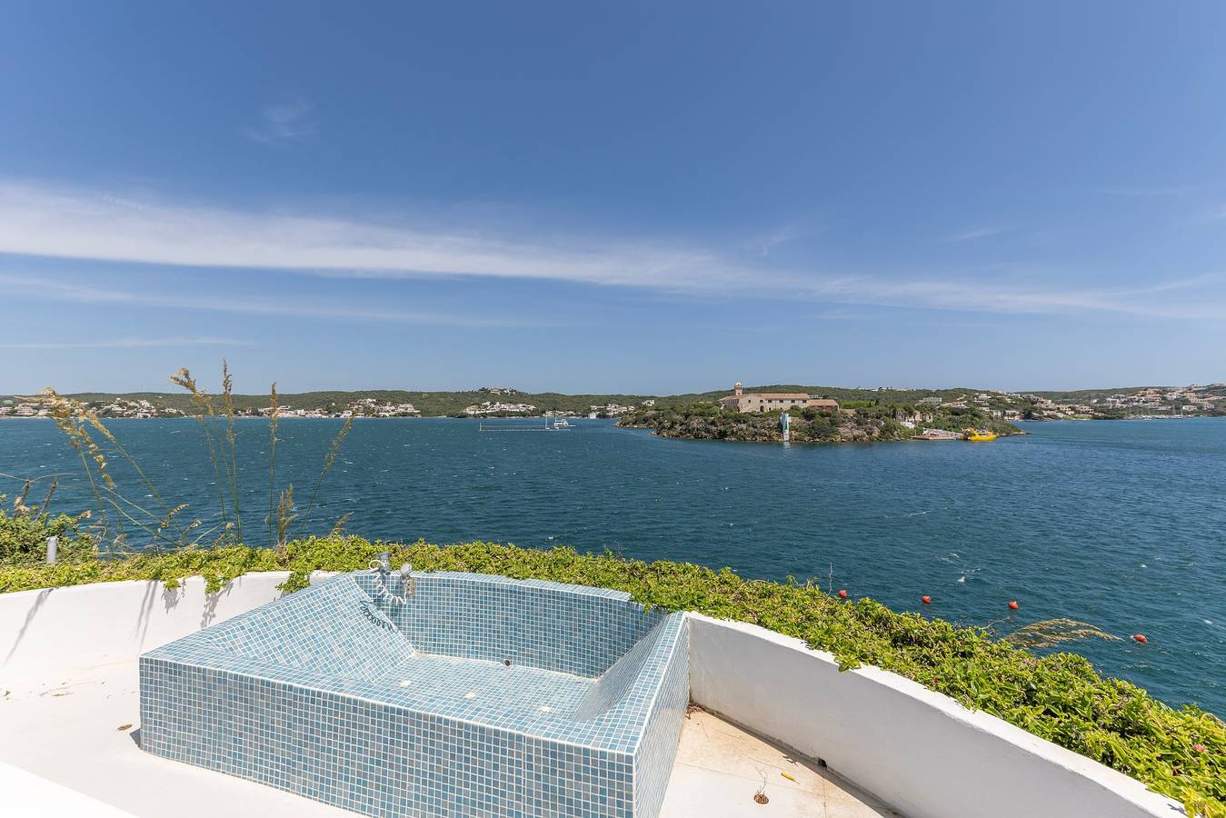 Villa „Hastinapura“ – außergewöhnlicher Meerblick, Ruhe, Luxus und Kunst in Son Vilar, Es Castell