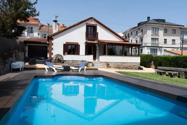 Casa de vacaciones para 4 personas, con piscina además de jacuzzi y jardín - 1