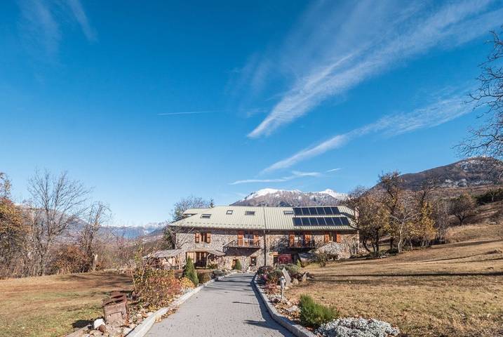 Chambre d’hôte pour 2 personnes, avec piscine et jardin ainsi que jacuzzi et sauna à Baratier