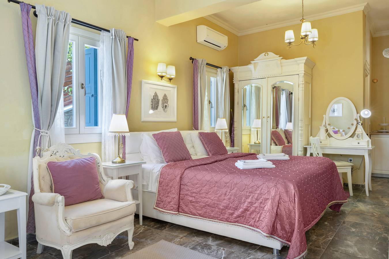 Entire studio, Studio Apartment 'No 3 Superior Symi Nautilus' with Mountain View, Wi-Fi and Air Conditioning in Ano Symi, Rhodes