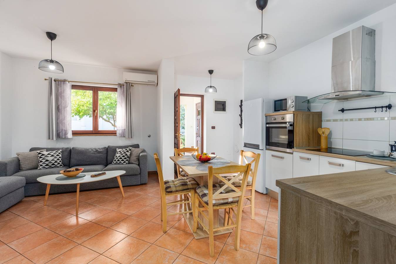 Ganze Wohnung, 2-Zimmer-Ferienwohnung mit Terrasse Basanija, Umag A-21418-c in Umag, Umag und Umgebung