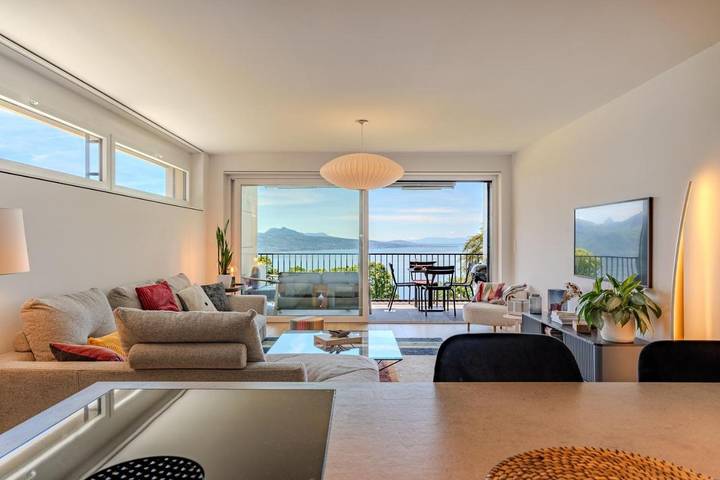 Gîte pour 4 personnes, avec piscine et vue sur le lac ainsi que vue et terrasse à Chexbres