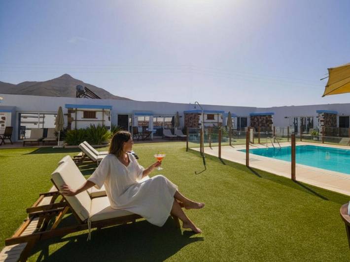 Hôtel pour 3 personnes, avec Terrasse ainsi que Jardin et Piscine dans Casillas del Ángel
