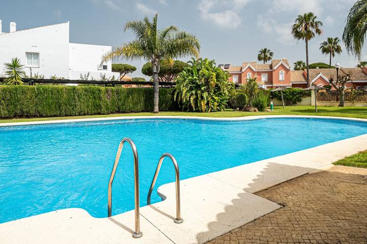 Wunderschönes Reihenhaus mit 3 Schlafzimmern in Novo Sancti Petri in Novo Sancti Petri, Chiclana de la Frontera