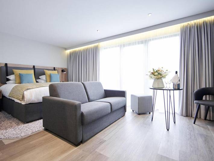 Hotel para 3 personas, con jardín y jacuzzi además de piscina y sauna - 1