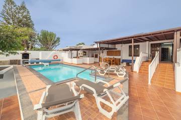 Casa rural para 8 personas, con terraza y jardín en Playa Blanca
