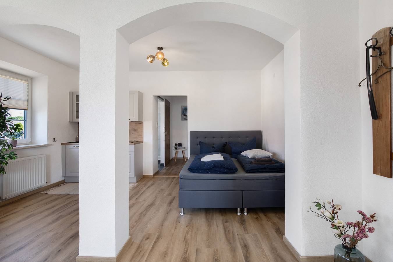 Ganze Wohnung, Ferienwohnung 'Romantika - Fewo Og Rechts' mit Gemeinschaftsgarten, Balkon und Wi-Fi in Ichenhausen, Bayerisch Schwaben