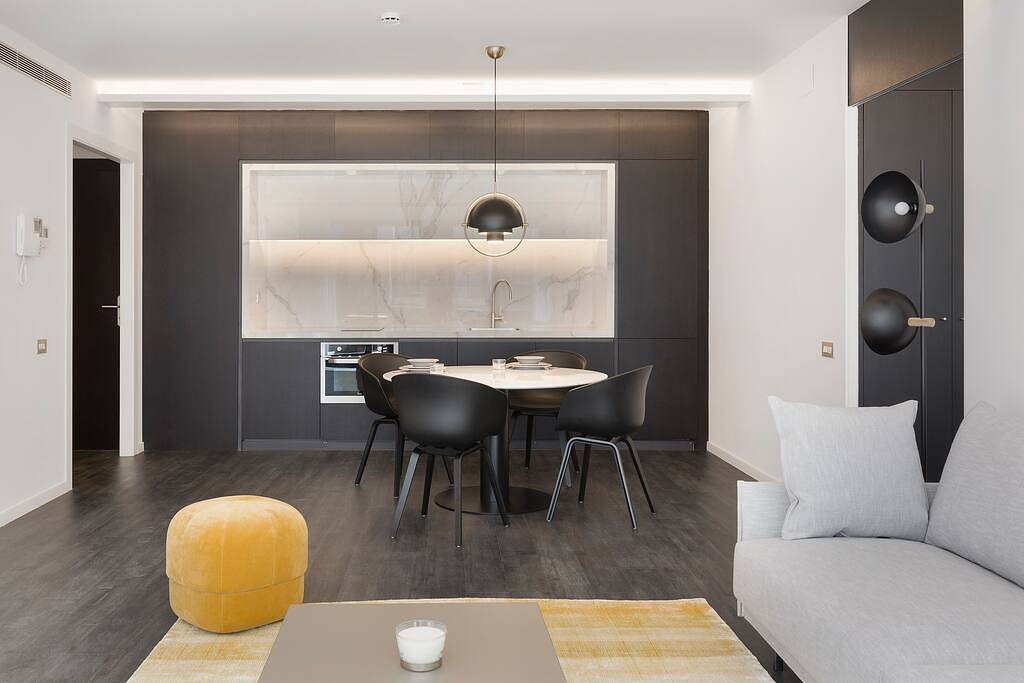 Dandelion - Spacious Barcelona Apartment with Spectacular Terrace in Centro Barcelona, Barcelona