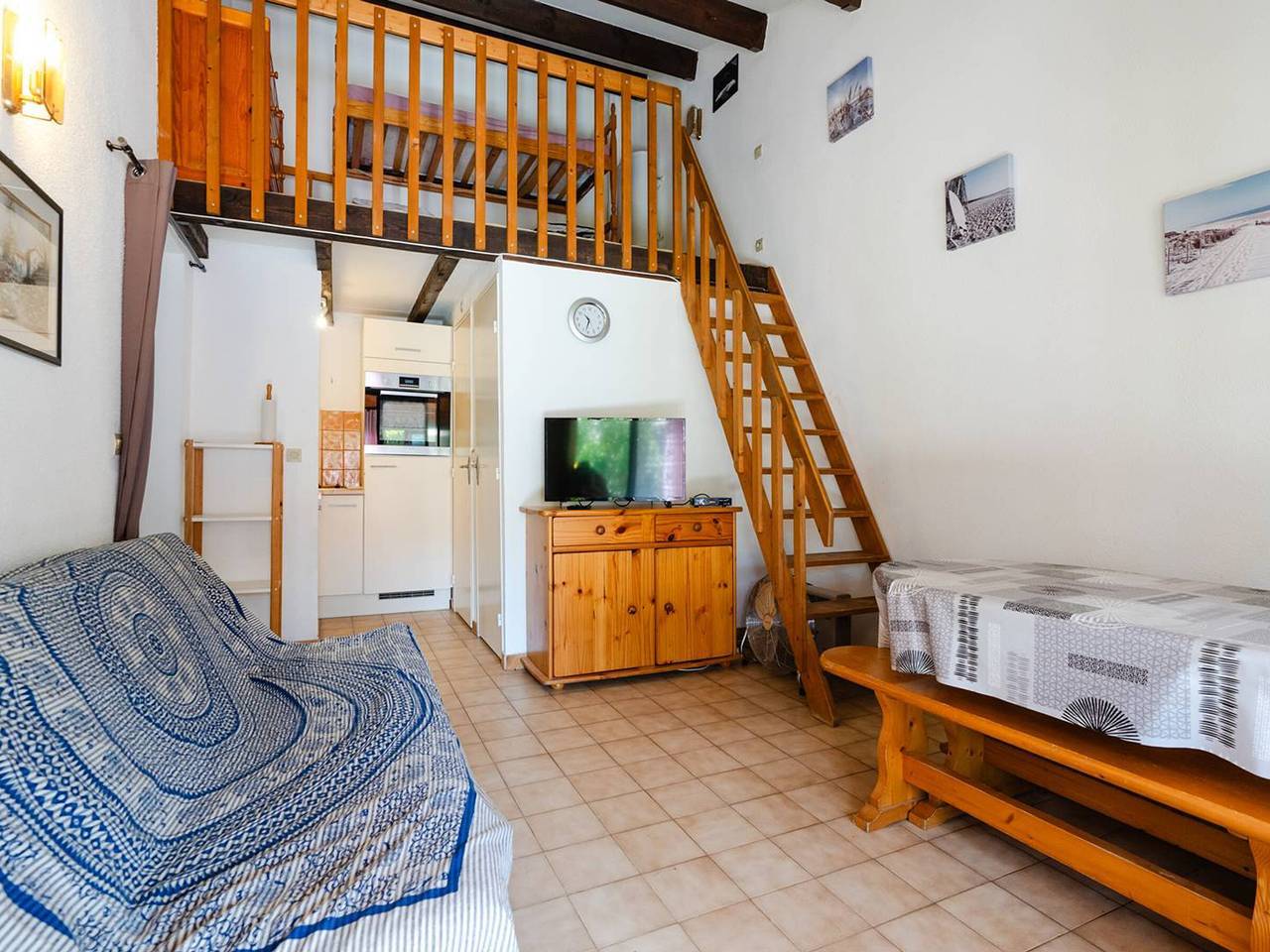 Moderne Villa mit Parkplatz und großer Terrasse in Strandnähe – Haustiere erlaubt! in Gruissan (Ville), Gruissan