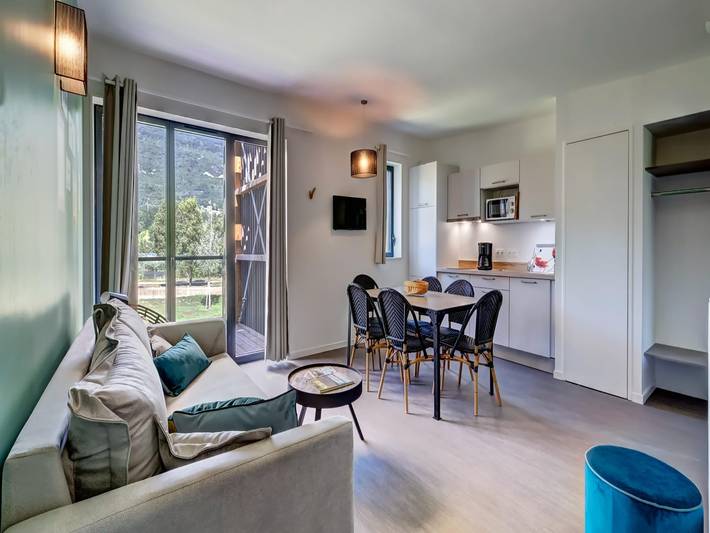 Gîte pour 8 personnes, avec balcon/terrasse, adapté aux familles à Motz (homonymie)