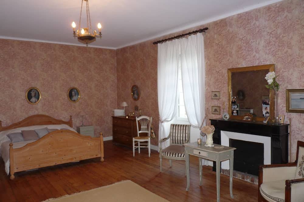 Appartement entier, Gite dans demeure ancienne dans domaine viticole. in Banne, Parc national des Cévennes