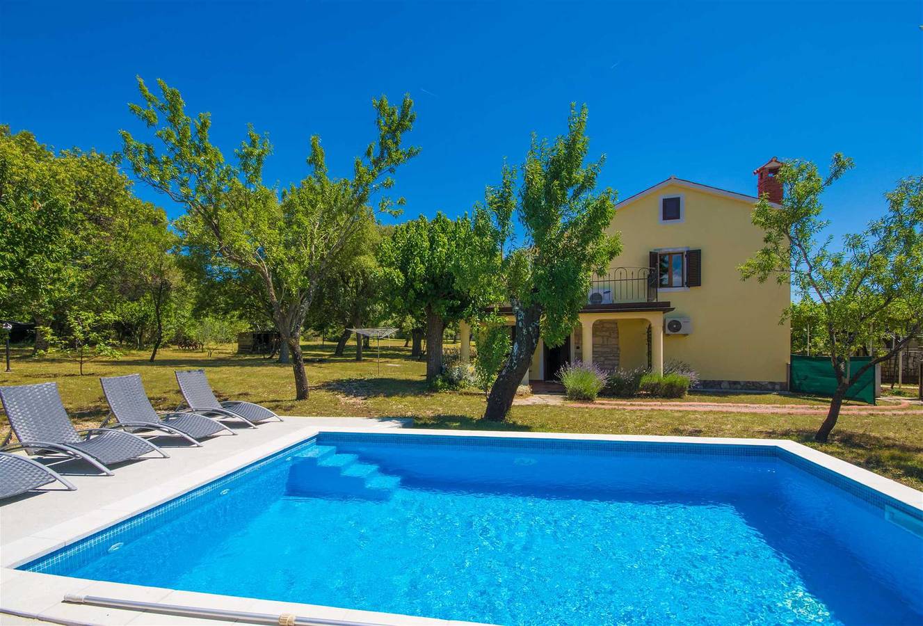 Villa Loreta in Raša, Ostküste Istrien