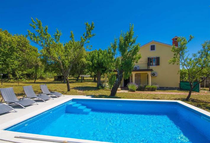 Ferienhaus für 7 Personen, mit Pool und Garten, kinderfreundlich in Istrien