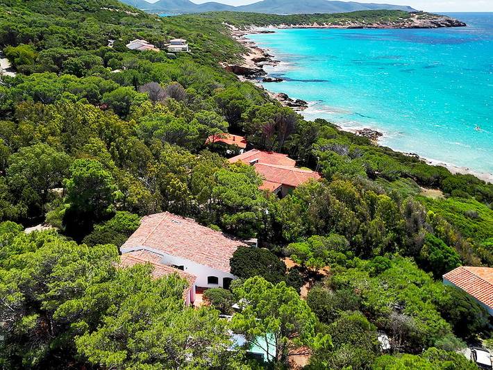 Location de vacances pour 10 personnes, avec terrasse ainsi que balcon/terrasse et piscine à Porto Pino - 2