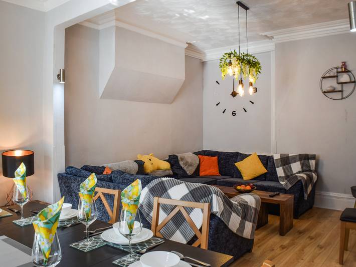 Log cabin for 14 people in Blackpool