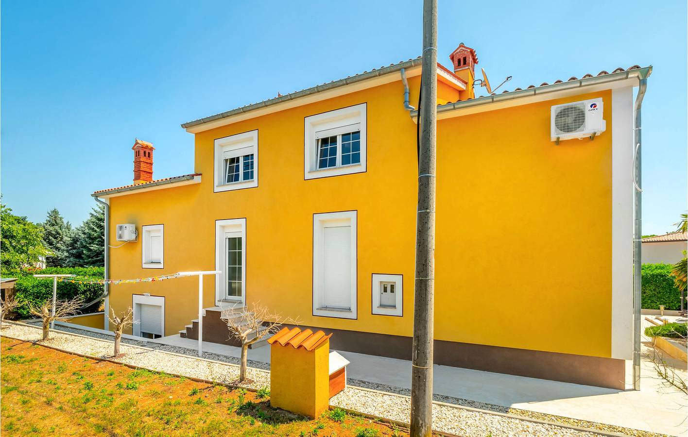 Appartement de vacances entier, Appartement confortable avec piscine, terrasse et Wi-Fi près du centre-ville de Raša in Vinez, Côte Est de l'Istrie