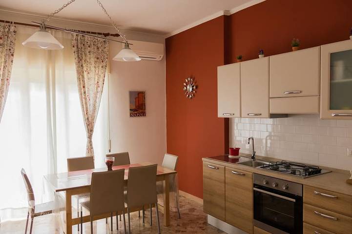 Location de vacances pour 6 personnes, avec balcon et jacuzzi à Naples