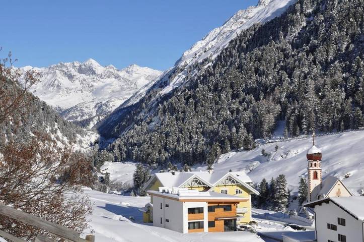 Vakantiewoning voor 12 personen, with Balkon and Terras as well as Uitzicht in Vent