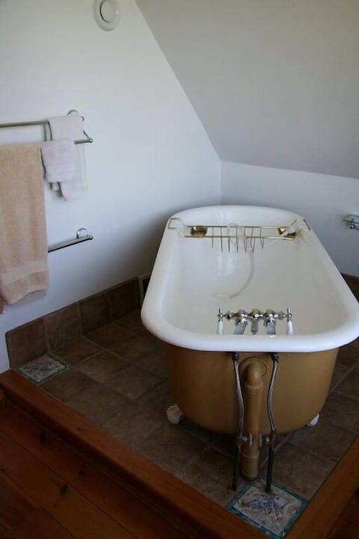 Großes, jahrhundertealtes Haus mit Bio-Weinberg. Sehr privat mit grandioser Aussicht. in Kings County (Kanada)