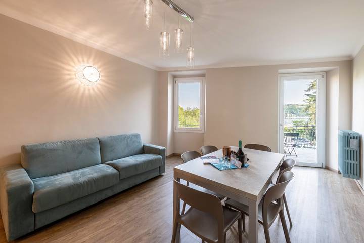 Gîte pour 5 personnes, avec vue sur le lac et balcon, animaux acceptés à Salò