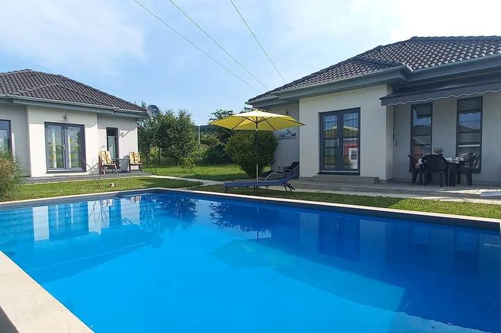 Bungalow für 6 Personen, mit Garten und Pool am Balaton