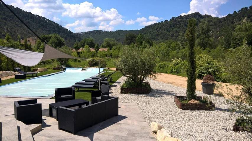 Location de vacances pour 9 personnes, avec vue ainsi que jardin et piscine à Propiac - 3