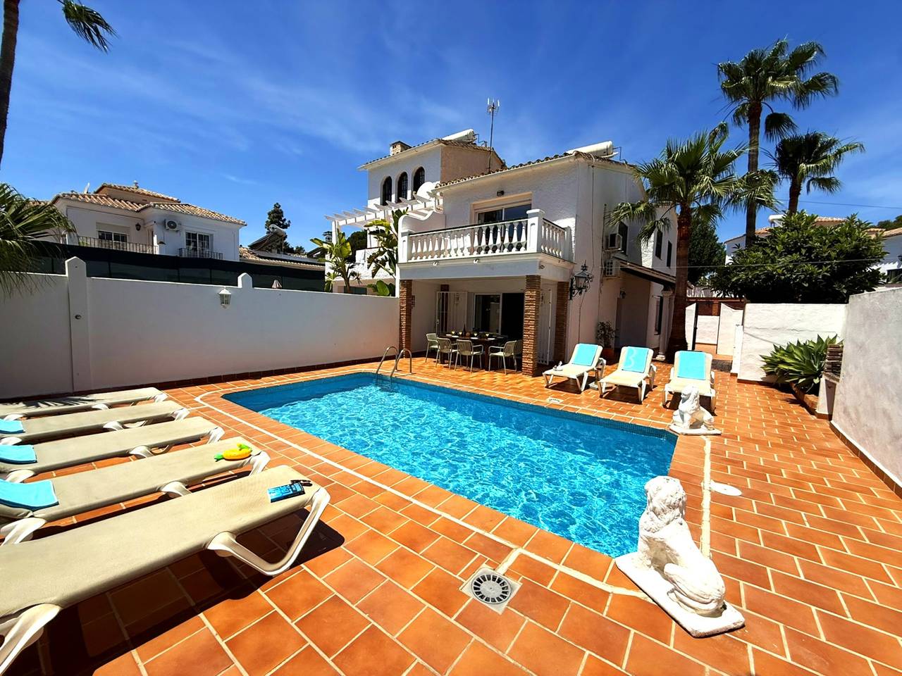 Villa Los Leones in Playa de Burriana, Nerja
