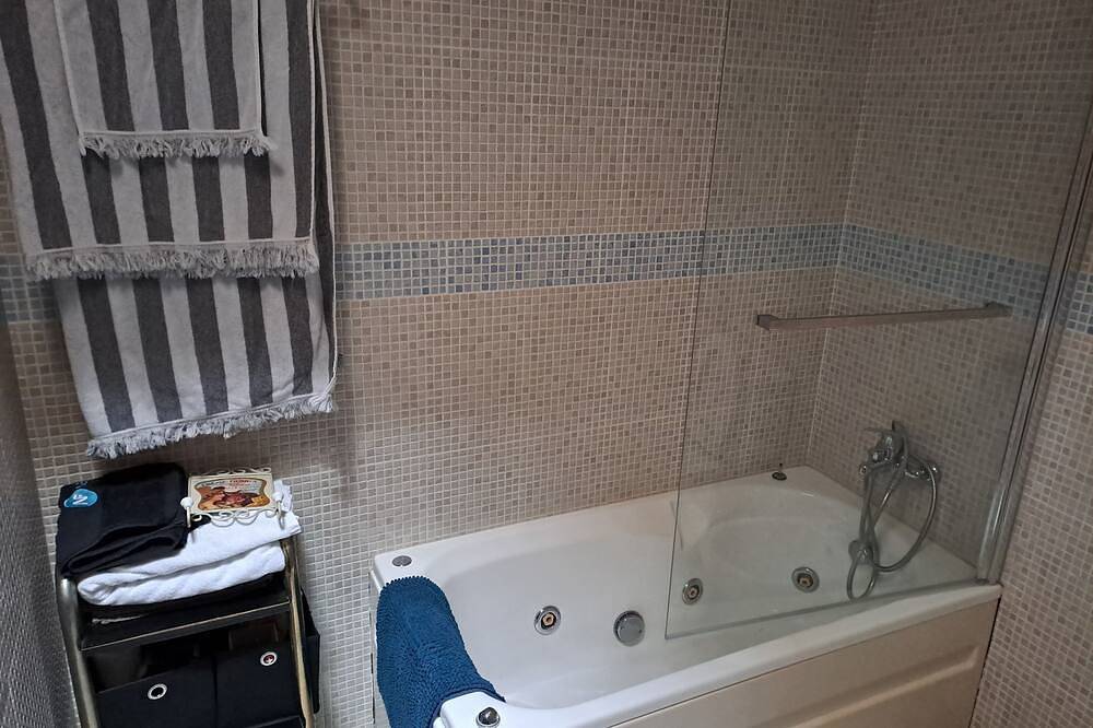 Entire apartment, Charming apartment for couples - discover magical Seville! in Tomares, Sevilla Province