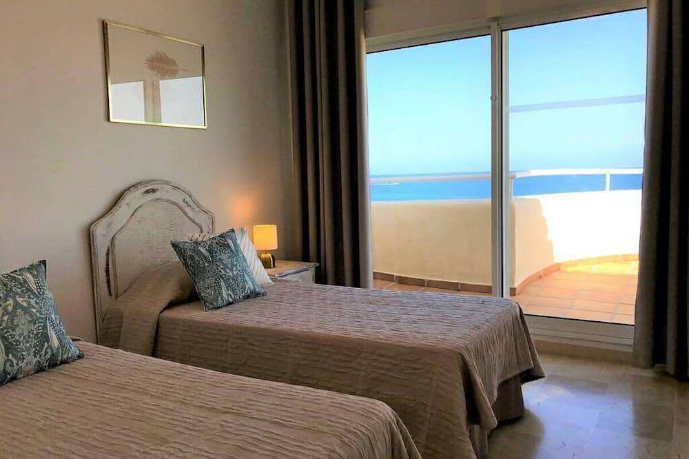Penthouse Bermuda Beach 2 in Buenas Noches, Estepona