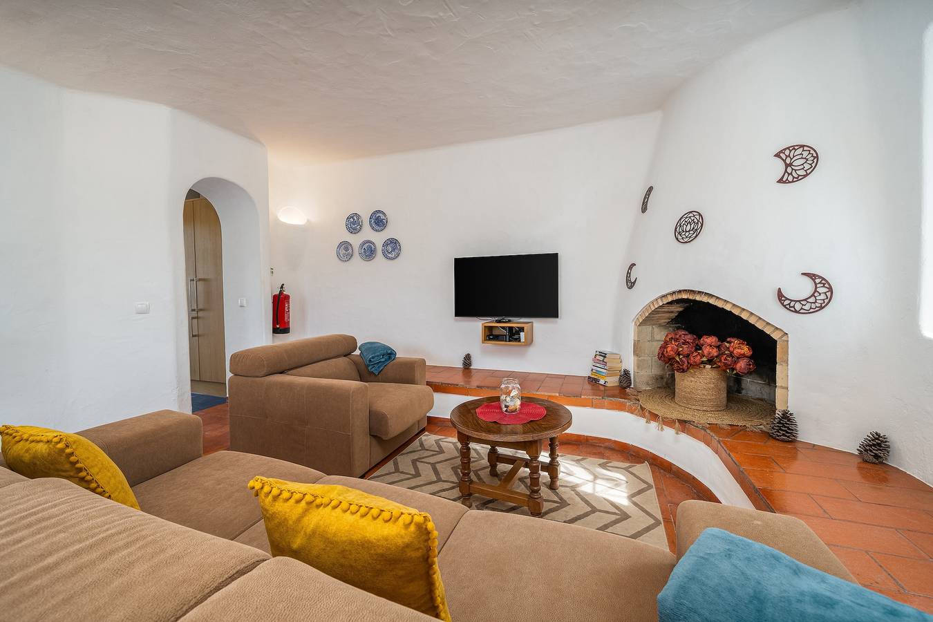 Holiday Home 'Valentina' with Shared Pool, Wi-Fi and Air Conditioning in Carvoeiro, Lagoa