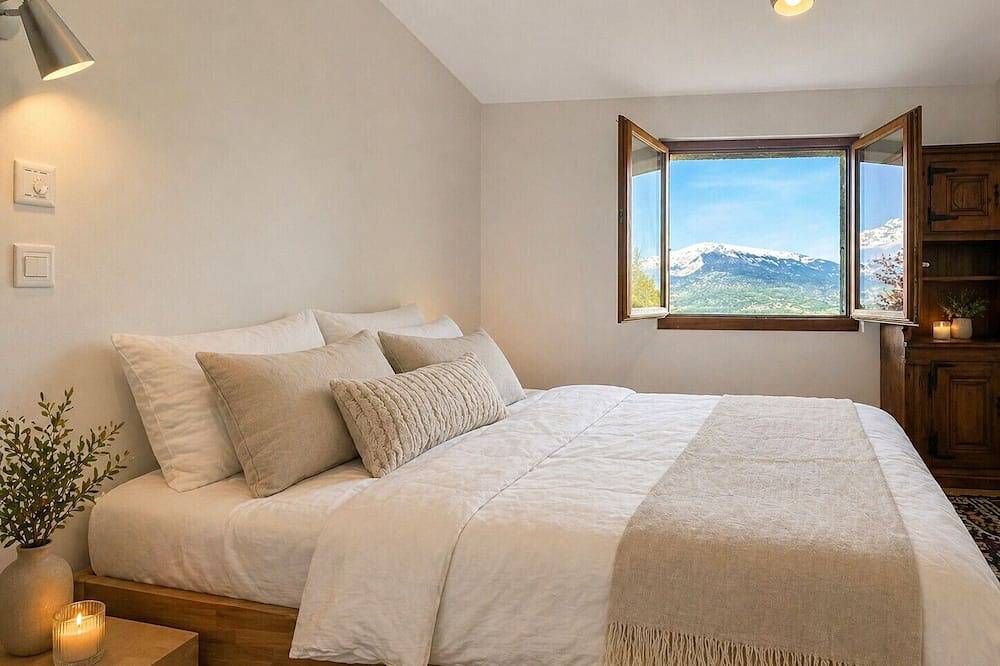 Alpine N'est Chalet - Stunning Mountain Views in Les Agettes, Walliser Alpen