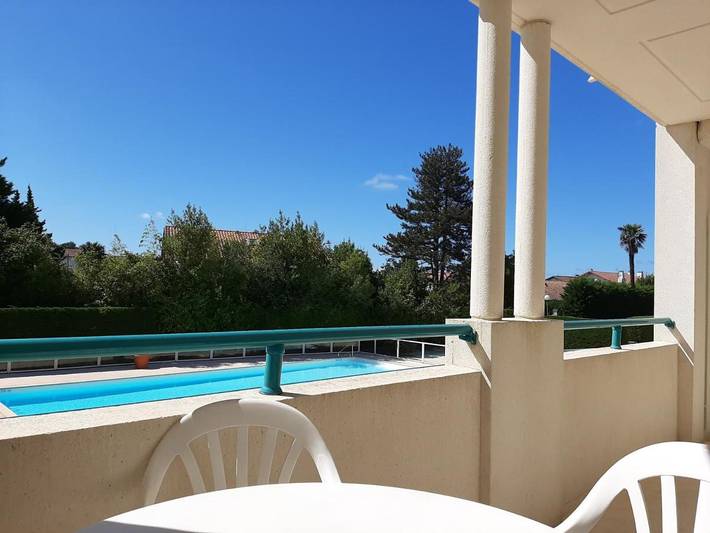 Gîte pour 4 personnes, avec terrasse et piscine dans Office De Tourisme De Ciboure