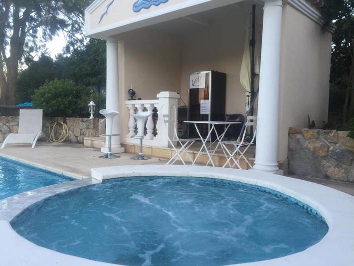 Chambre d’hôte pour 3 personnes, avec jardin ainsi que vue et piscine, animaux acceptés à Roquebrune-sur-Argens - 4