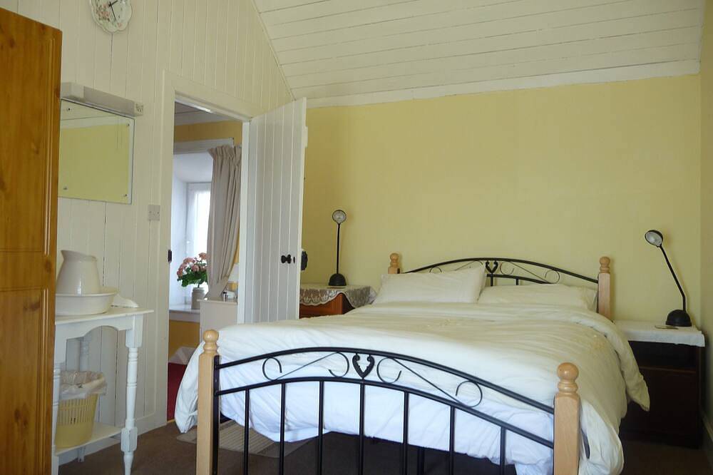 Farmhouse with Magnificent Sea Views in Dingle Peninsula