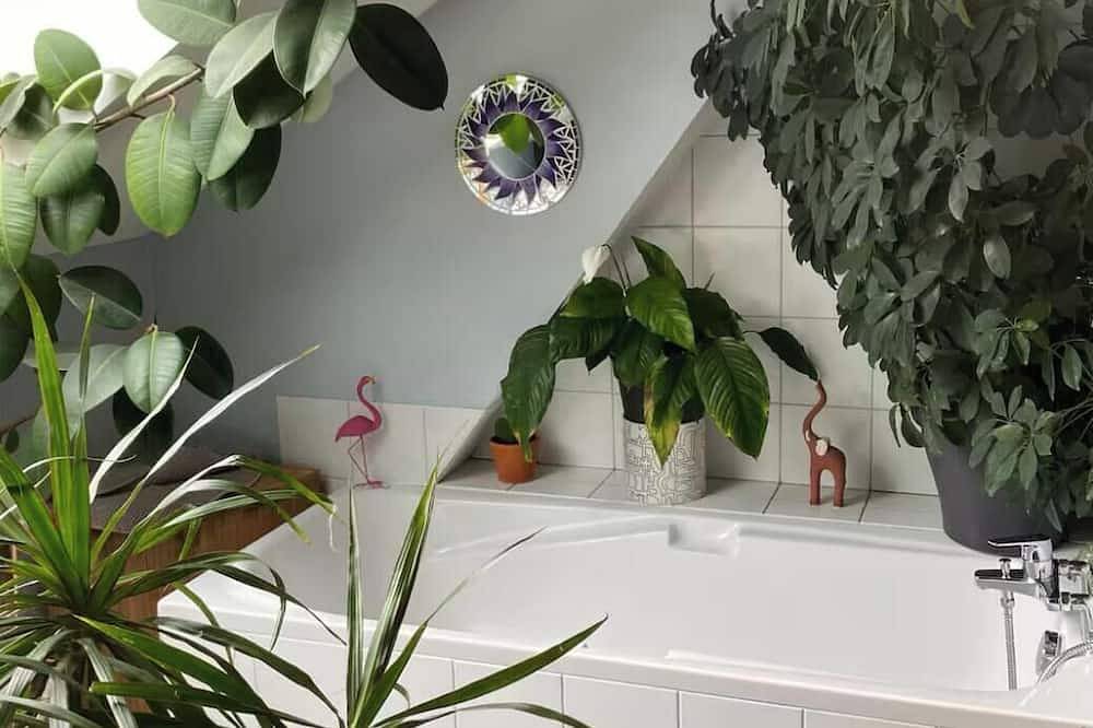 Entire apartment, The Blue Gentian, view of Lake Saint Point in Mouthe-Lac et Mont d’Or, Doubs