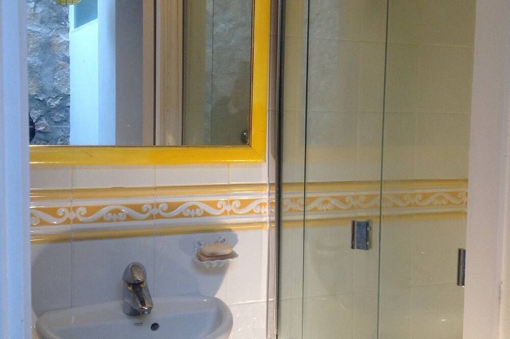 Schöne einzigartige Haus in El Escorial, Pool, Wifi, mit einheimischen Bäumen in Valdemorillo, Madrid Province