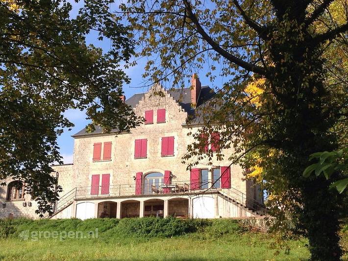 Gîte pour 16 personnes, avec Balcon/Terrasse et Jacuzzi ainsi que Terrasse et Jardin dans l' Aisne
