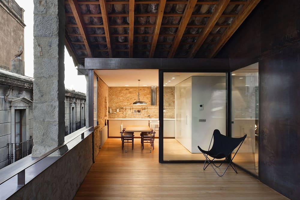 Ganze Wohnung, Historical stone house renovated with modern style in Girona, Gironès