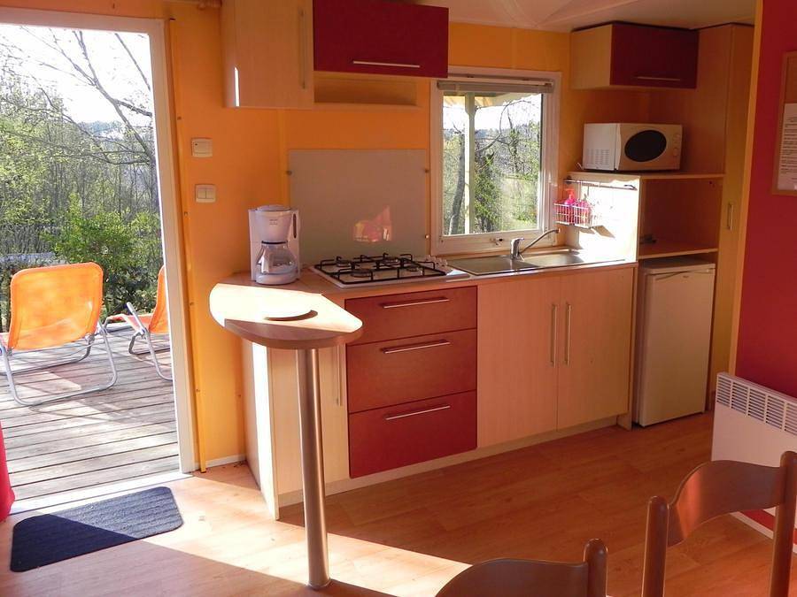 Camping L'Offrerie - Dordogne - Périgord noir - Mobilhome 5 personas - Mobil-home «Grand Confort Lilas», 28 m², 2 dormitorios - Llegada los domingos en julio y agosto in Rouffignac-Saint-Cernin-de-Reilhac, Périgord Noir
