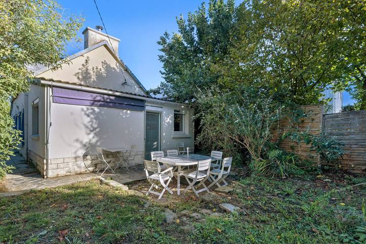 Holiday Home 'Maison KerHervé - 8kms De Carhaix' with Private Garden and Wi-Fi in Cléden-Poher, Châteaulin region