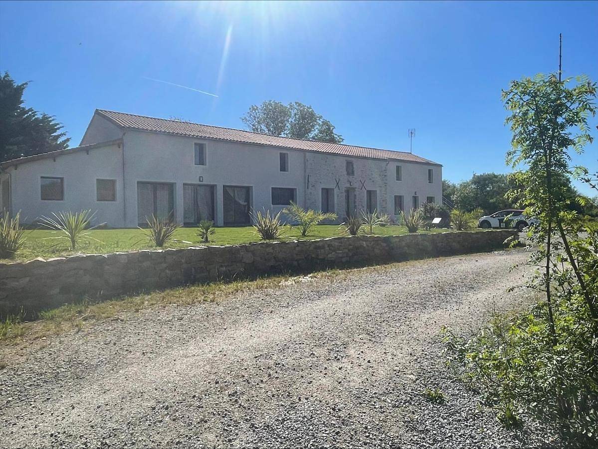 Large Double Room in La Roche-sur-Yon, Vallée de la Loire