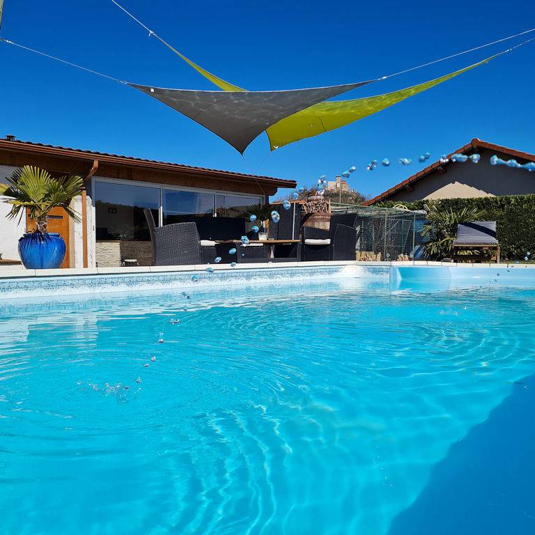 Le13depic, piscine chauffée, bain nordique, massage, adult only in Saint-Romain-le-Puy, Montbrison