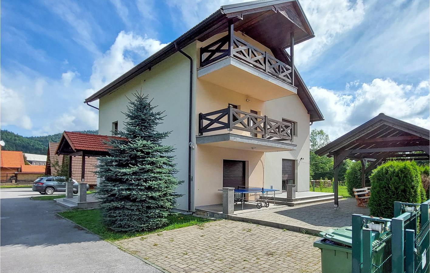 Ruim appartement met 1 slaapkamer, wifi, zwembad en barbecue, vlak bij parkeergelegenheid in Karlovac region