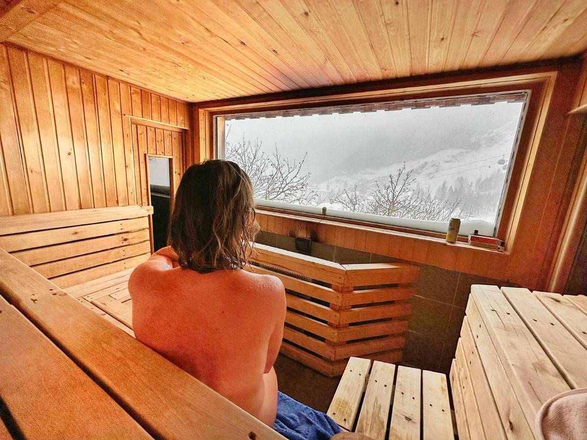 Queen Room with Shared Bathroom in Andermatt, Skiarena Andermatt-Sedrun