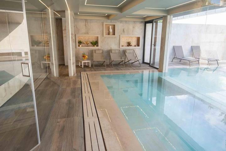 Location de vacances pour 11 personnes, avec sauna ainsi que jardin et piscine à Mascalucia
